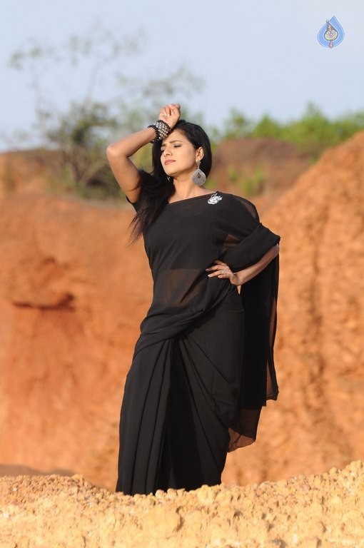 Nee Enna Maayam Seithai Tamil Film Photos - 37 / 38 photos