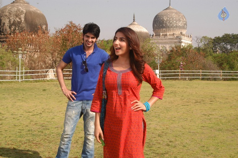 Nee Jathaleka Movie Photos - 2 / 10 photos