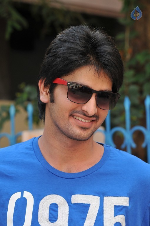 Nee Jathaleka Movie Photos - 6 / 10 photos