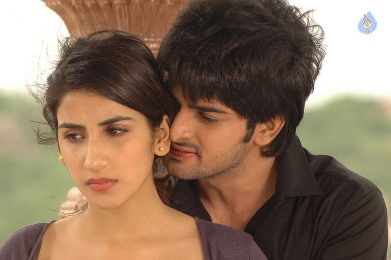 Nee Jathaleka Movie Photos - 7 / 10 photos