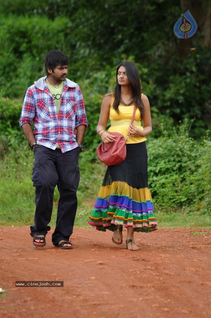 Nee Naan Mattum Tamil Movie Stills - 10 / 30 photos