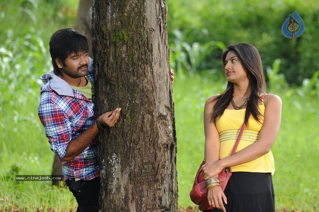 Nee Naan Mattum Tamil Movie Stills - 21 / 30 photos