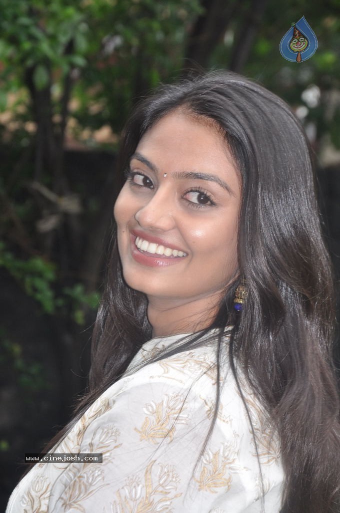 Nee Naan Mattum Tamil Movie Stills - 23 / 30 photos
