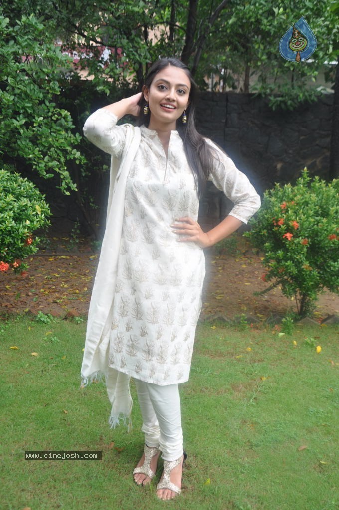 Nee Naan Mattum Tamil Movie Stills - 29 / 30 photos