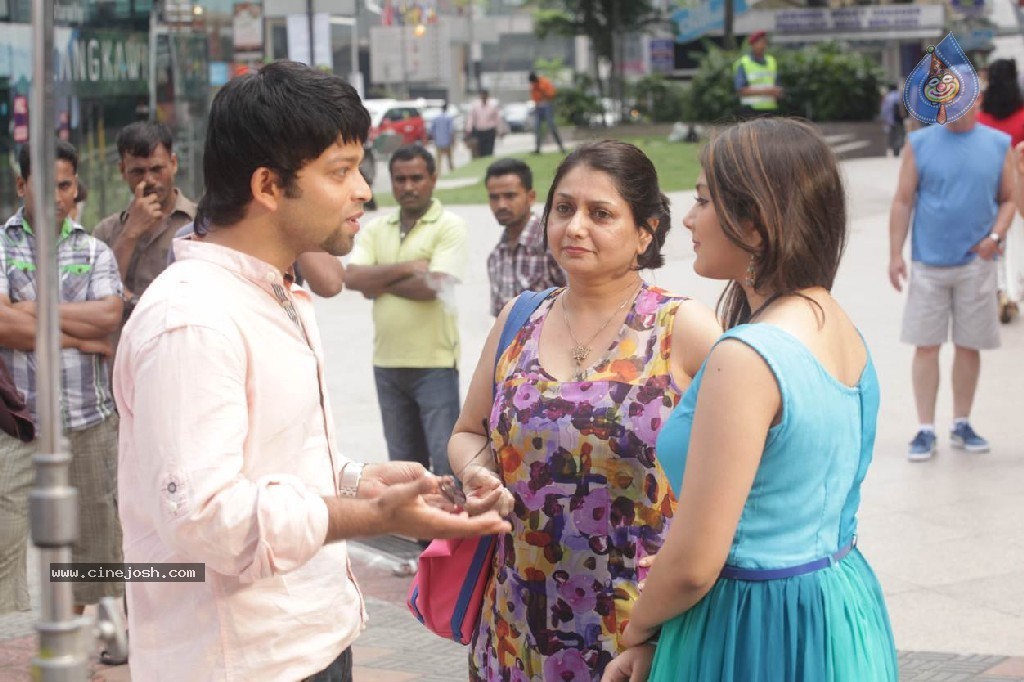 Nee Naan Nizhal Tamil Movie Stills - 12 / 67 photos