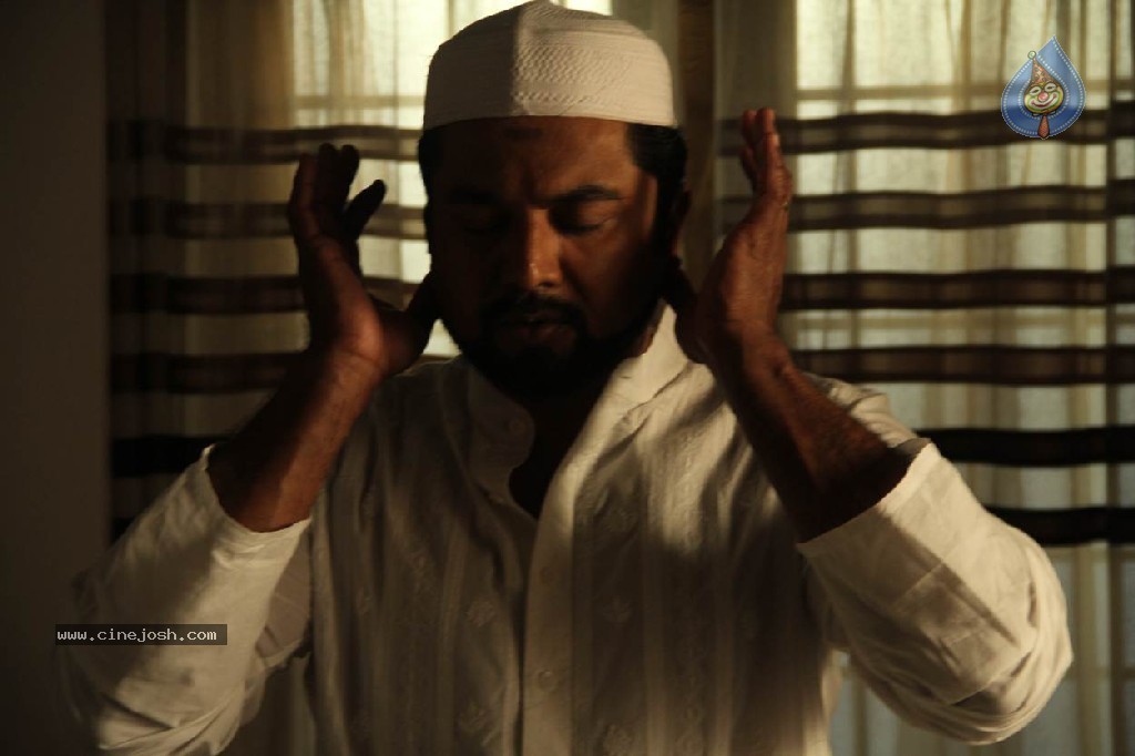 Nee Naan Nizhal Tamil Movie Stills - 19 / 67 photos