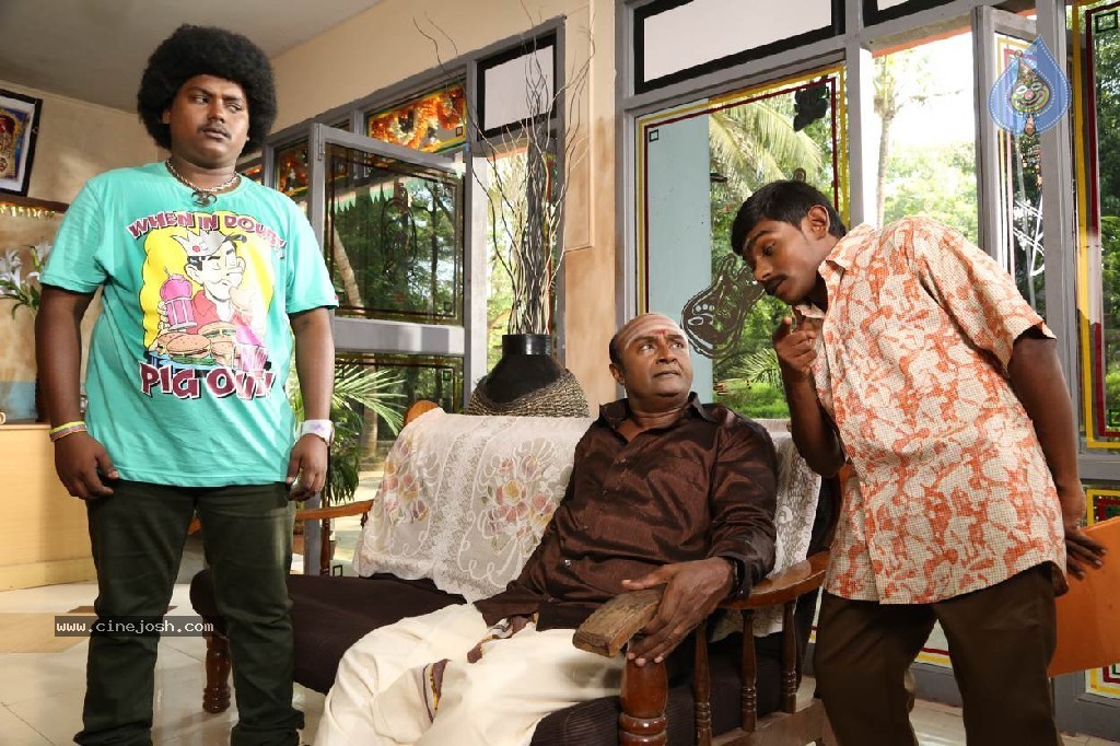 Nee Naan Nizhal Tamil Movie Stills - 20 / 67 photos