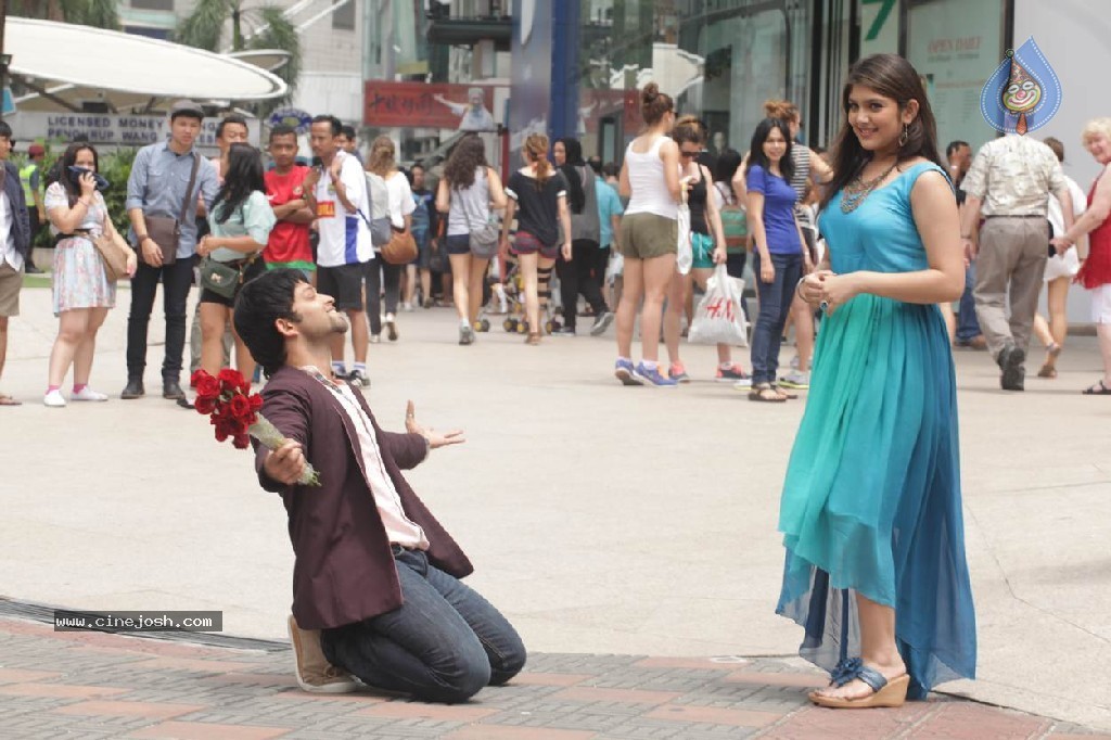 Nee Naan Nizhal Tamil Movie Stills - 61 / 67 photos