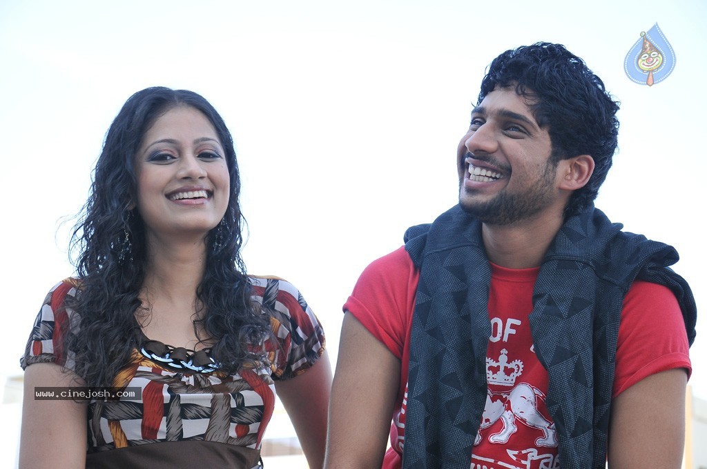 Neeku Naku Madya Movie Gallery - 14 / 28 photos