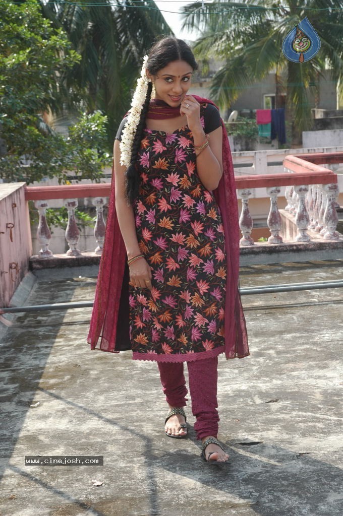 Neengatha Ennam Tamil Movie Stills - 46 / 64 photos