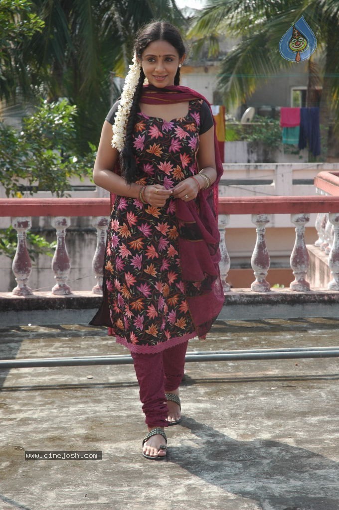 Neengatha Ennam Tamil Movie Stills - 54 / 64 photos