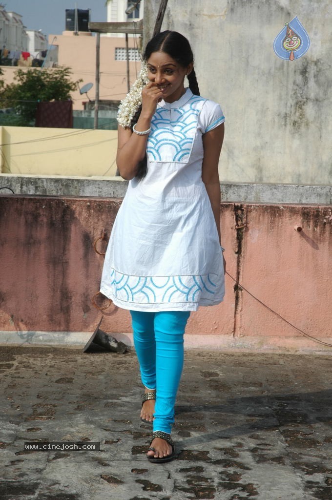 Neengatha Ennam Tamil Movie Stills - 56 / 64 photos