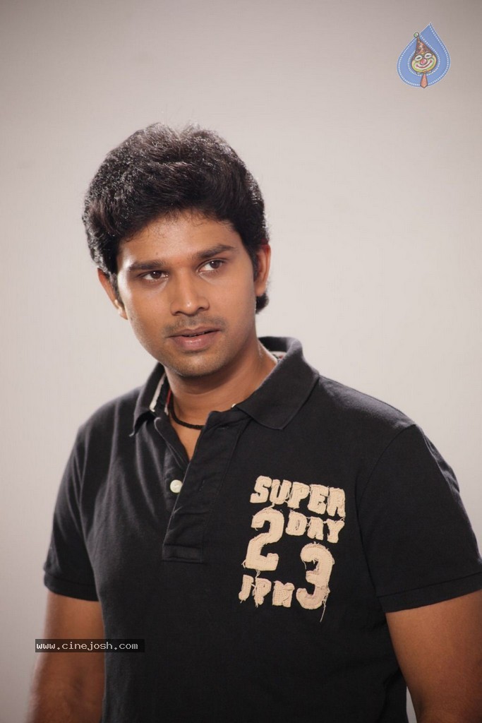 Neerayutham Tamil Movie Stills - 37 / 45 photos