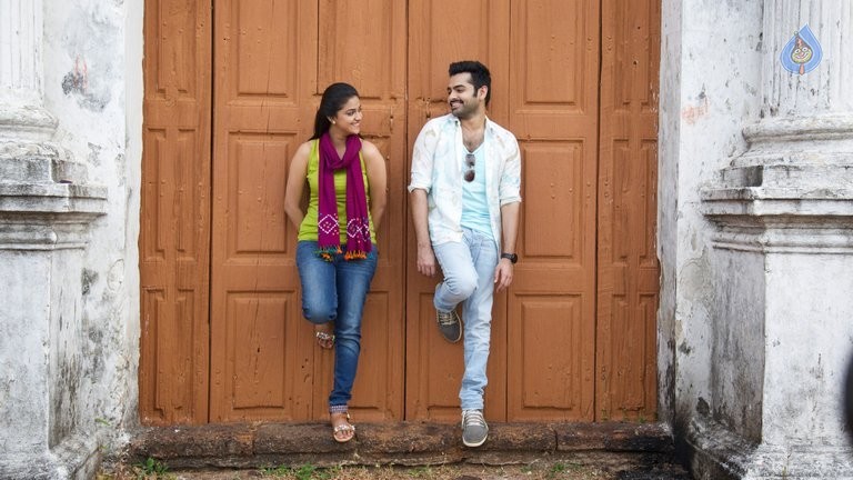 Nenu Sailaja Photos and Posters - 20 / 32 photos