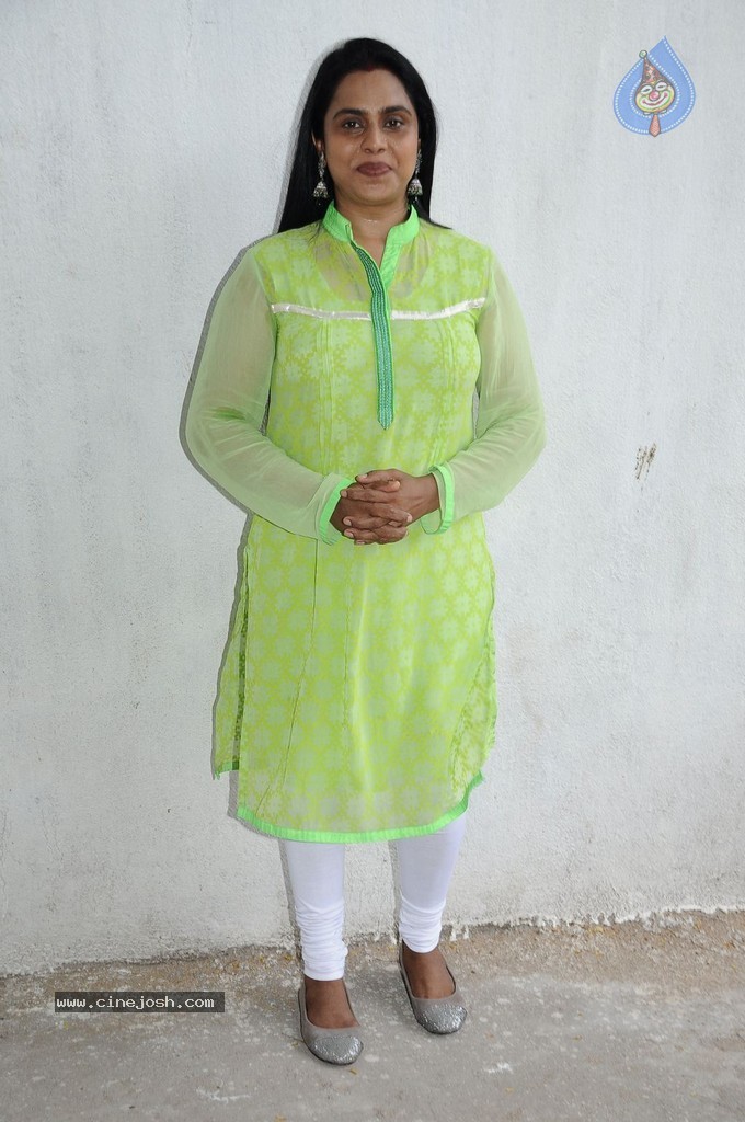 Nerungi Vaa Muthamidathe Tamil Movie Stills - 40 / 108 photos