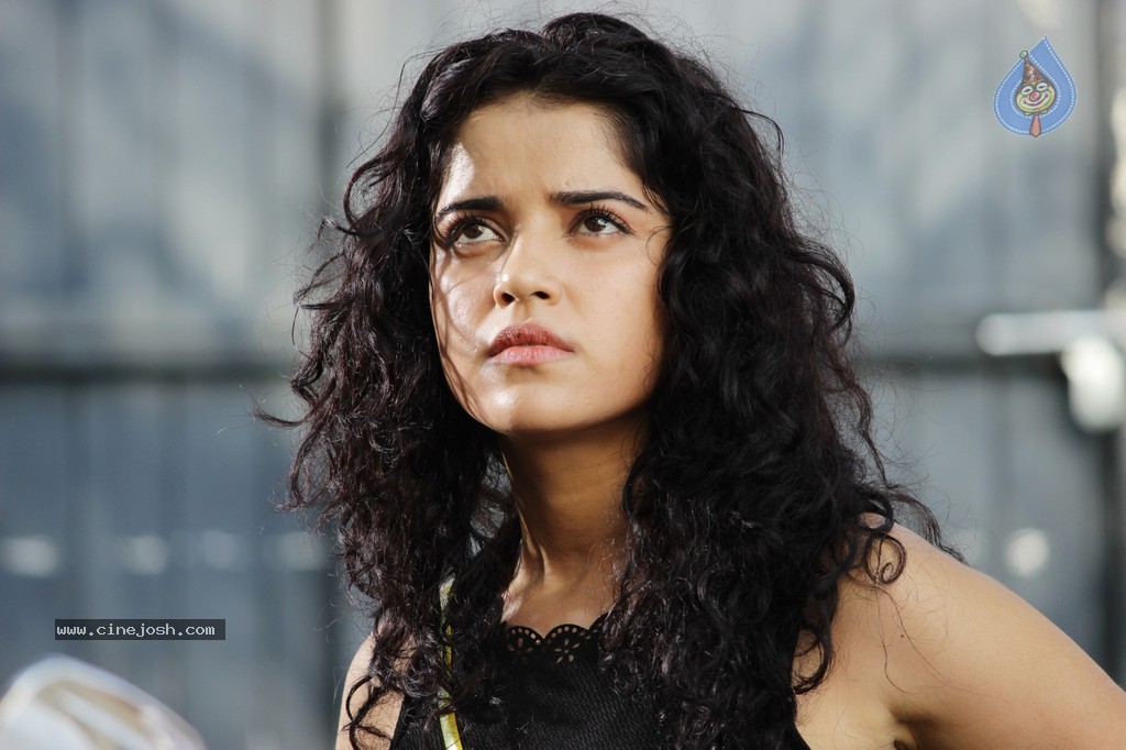 Nerungi Vaa Muthamidathe Tamil Movie Stills - 43 / 108 photos