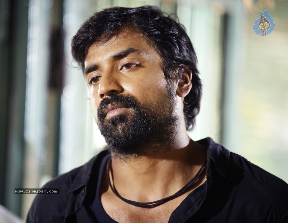 Nerungi Vaa Muthamidathe Tamil Movie Stills - 47 / 108 photos