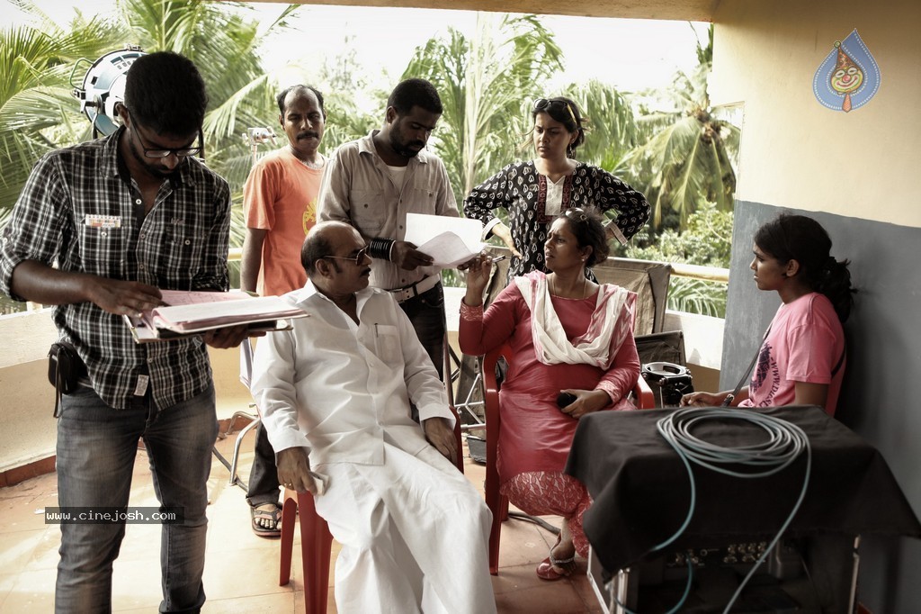 Nerungi Vaa Muthamidathe Tamil Movie Stills - 57 / 108 photos
