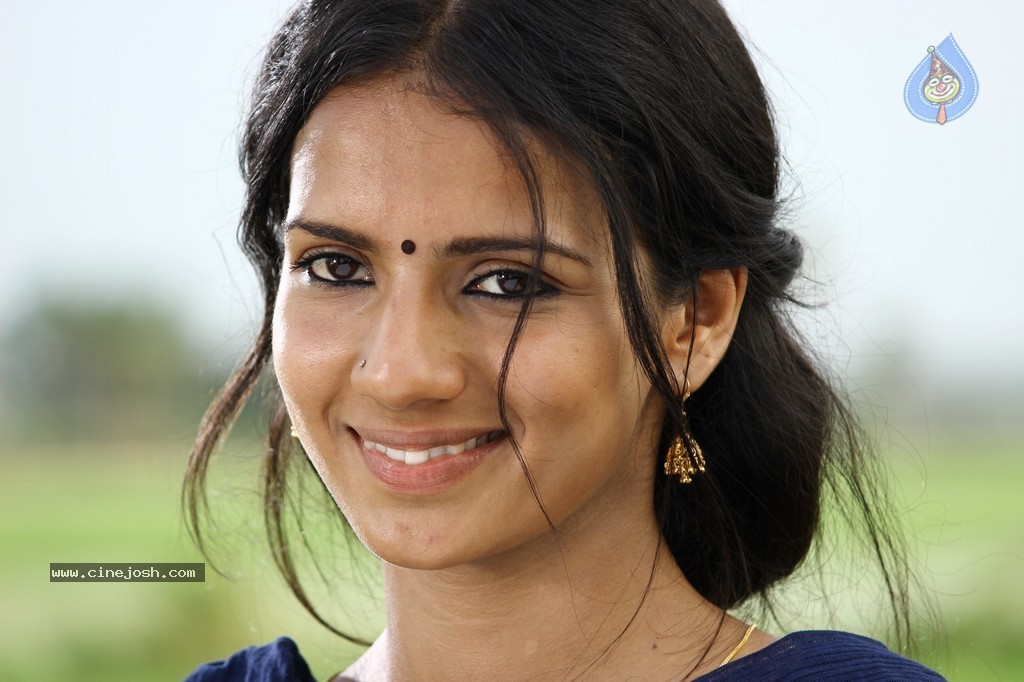Nerungi Vaa Muthamidathe Tamil Movie Stills - 59 / 108 photos