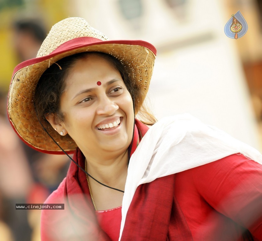 Nerungi Vaa Muthamidathe Tamil Movie Stills - 62 / 108 photos