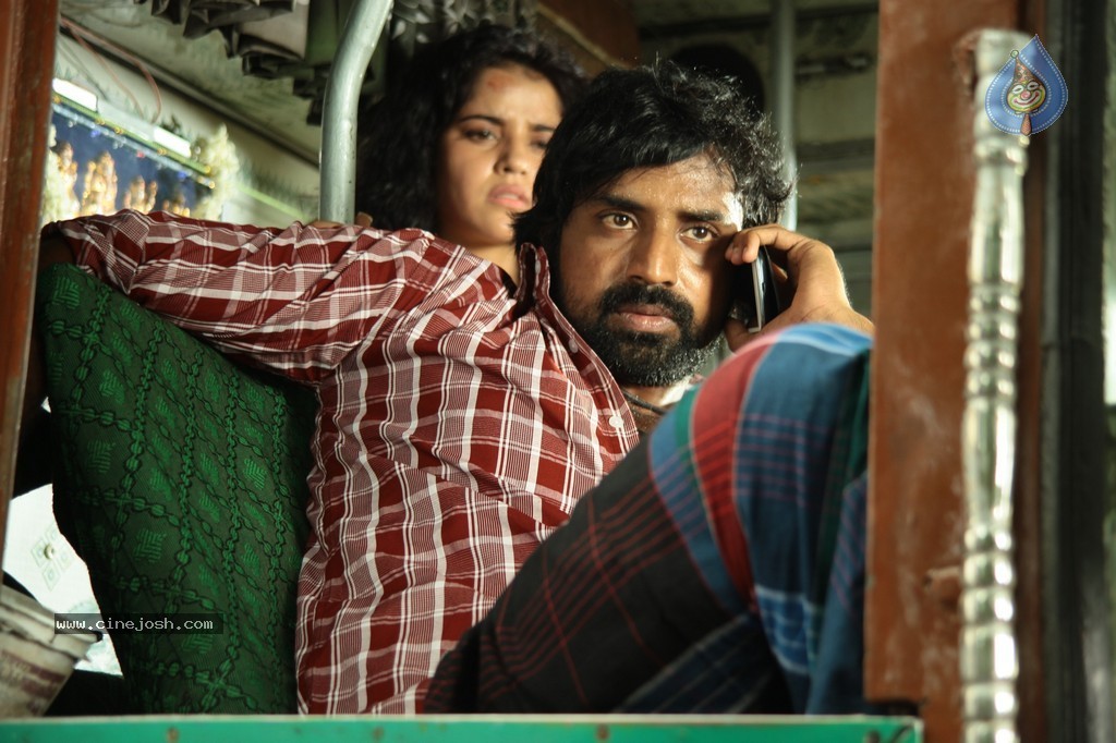 Nerungi Vaa Muthamidathe Tamil Movie Stills - 63 / 108 photos