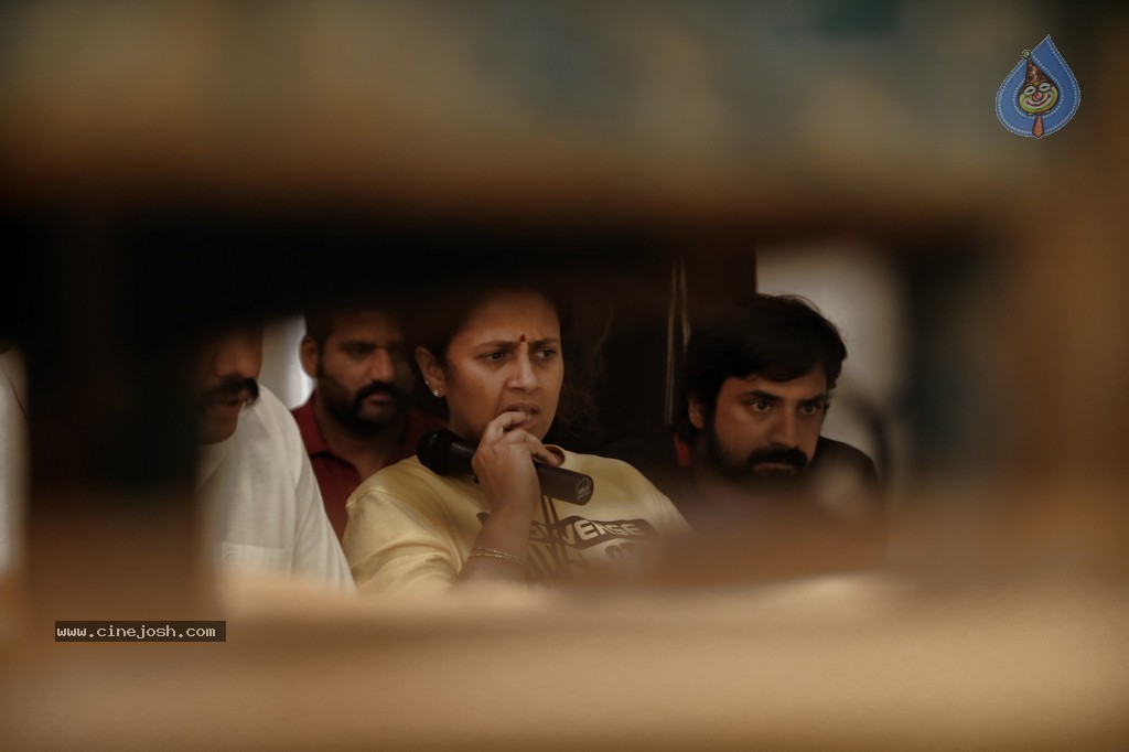 Nerungi Vaa Muthamidathe Tamil Movie Stills - 64 / 108 photos