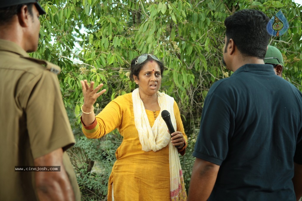 Nerungi Vaa Muthamidathe Tamil Movie Stills - 77 / 108 photos