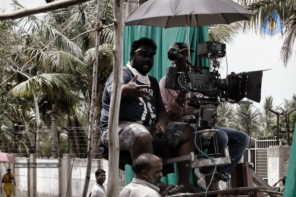 Nerungi Vaa Muthamidathe Tamil Movie Stills - 78 / 108 photos