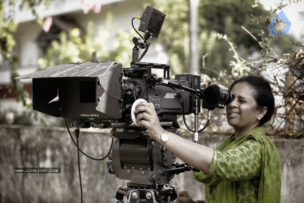 Nerungi Vaa Muthamidathe Tamil Movie Stills - 81 / 108 photos