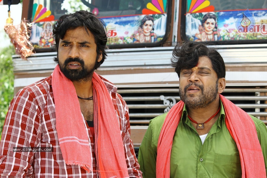 Nerungi Vaa Muthamidathe Tamil Movie Stills - 86 / 108 photos