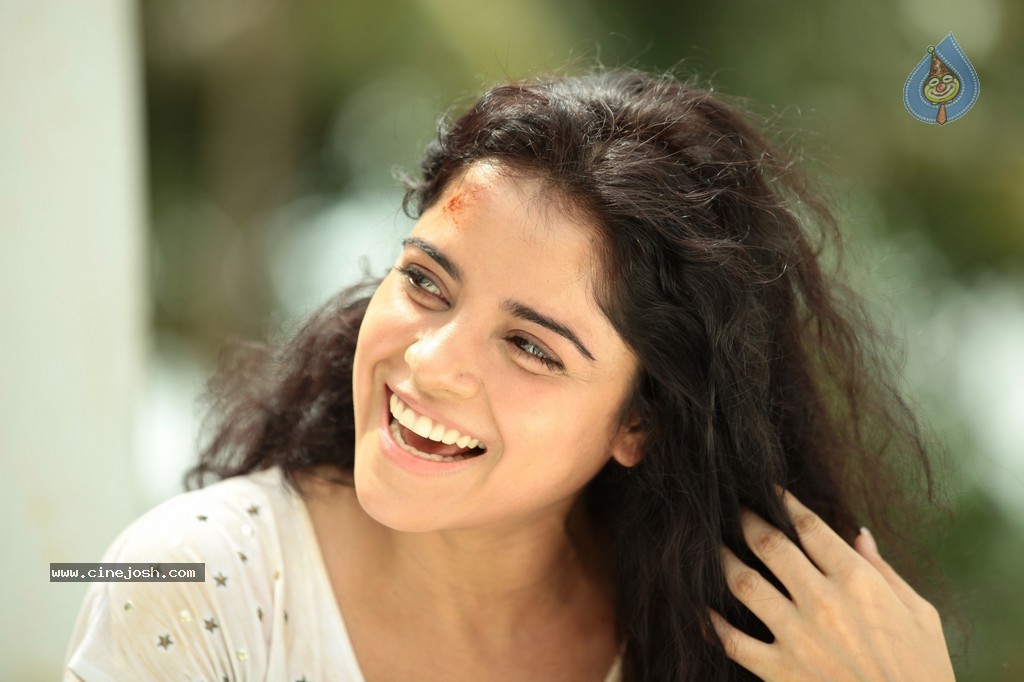 Nerungi Vaa Muthamidathe Tamil Movie Stills - 90 / 108 photos
