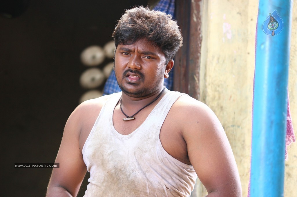 Nerungi Vaa Muthamidathe Tamil Movie Stills - 108 / 108 photos
