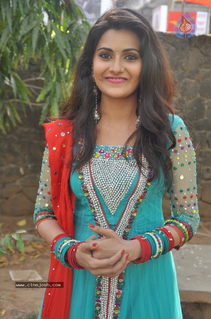 Netru Indru Tamil Movie Hot Stills - 12 / 62 photos