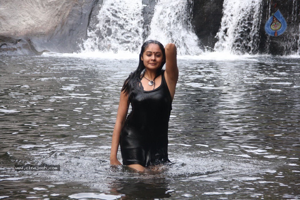 Netru Indru Tamil Movie Hot Stills - 18 / 62 photos