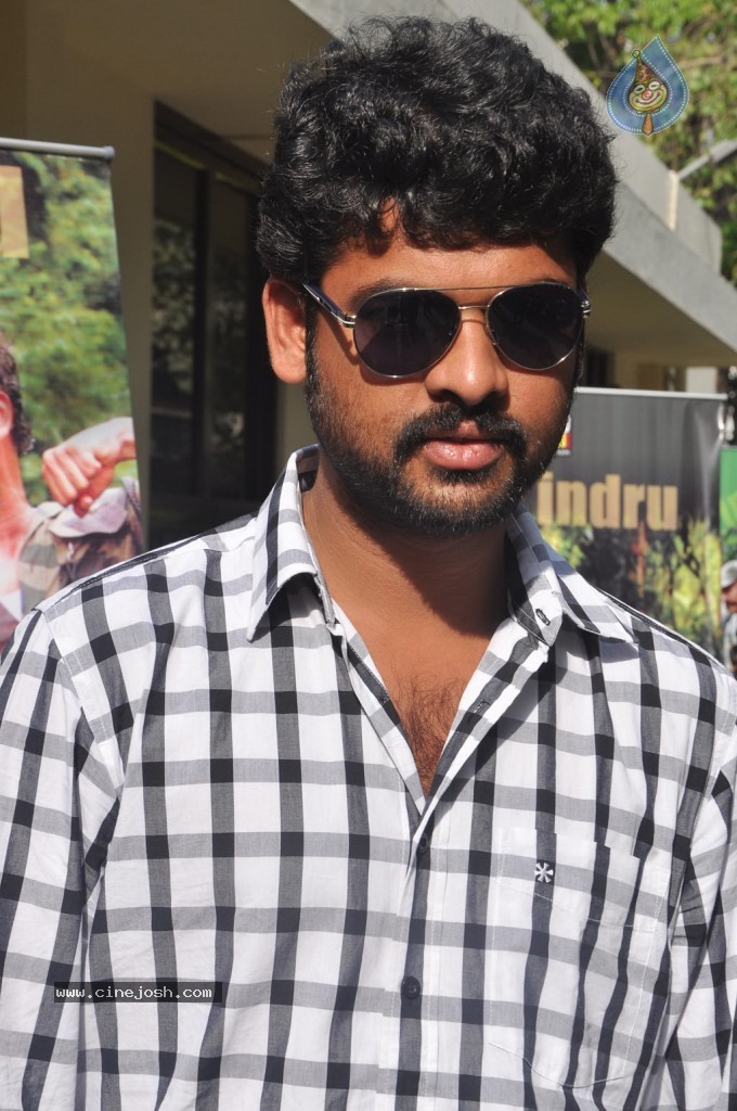 Netru Indru Tamil Movie Hot Stills - 21 / 62 photos