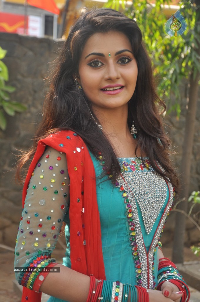 Netru Indru Tamil Movie Hot Stills - 30 / 62 photos