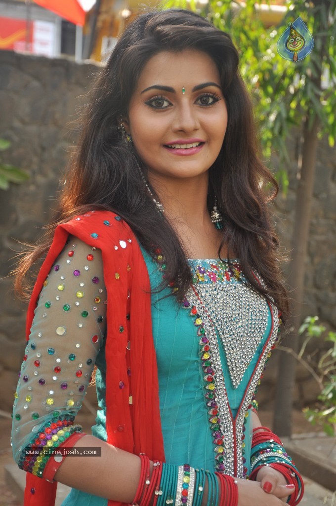Netru Indru Tamil Movie Hot Stills - 34 / 62 photos