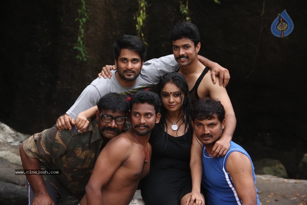 Netru Indru Tamil Movie Hot Stills - 41 / 62 photos