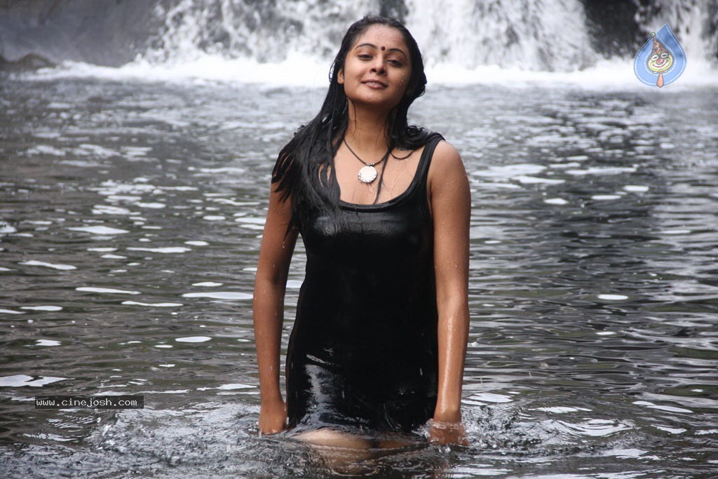 Netru Indru Tamil Movie Hot Stills - 46 / 62 photos