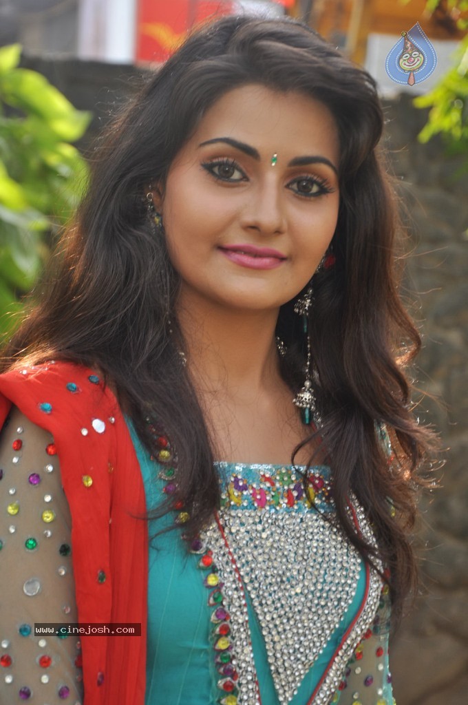 Netru Indru Tamil Movie Hot Stills - 50 / 62 photos