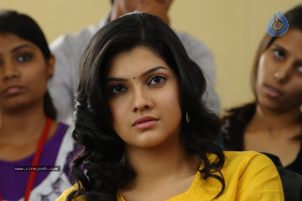 NH 4 Movie Stills n Walls - 44 / 51 photos