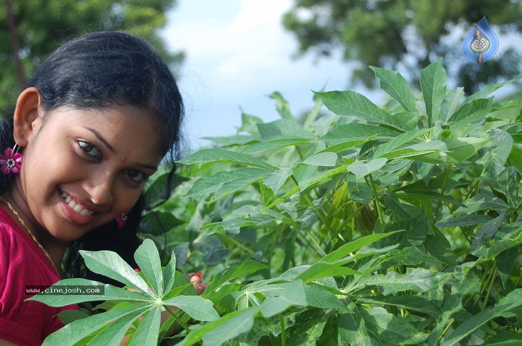 Nila Meethu Kadhal Tamil Movie Stills - 12 / 58 photos