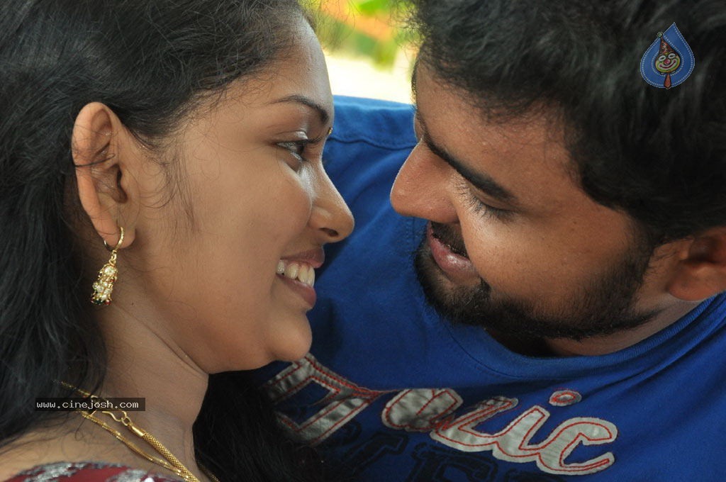 Nila Meethu Kadhal Tamil Movie Stills - 45 / 58 photos