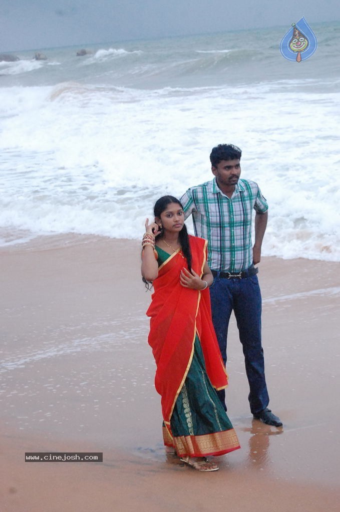 Nila Meethu Kadhal Tamil Movie Stills - 47 / 58 photos