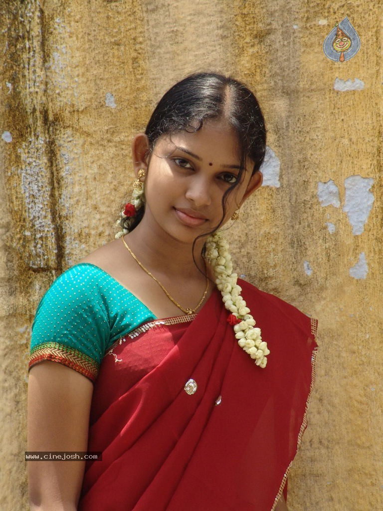 Nila Meethu Kadhal Tamil Movie Stills - 51 / 58 photos