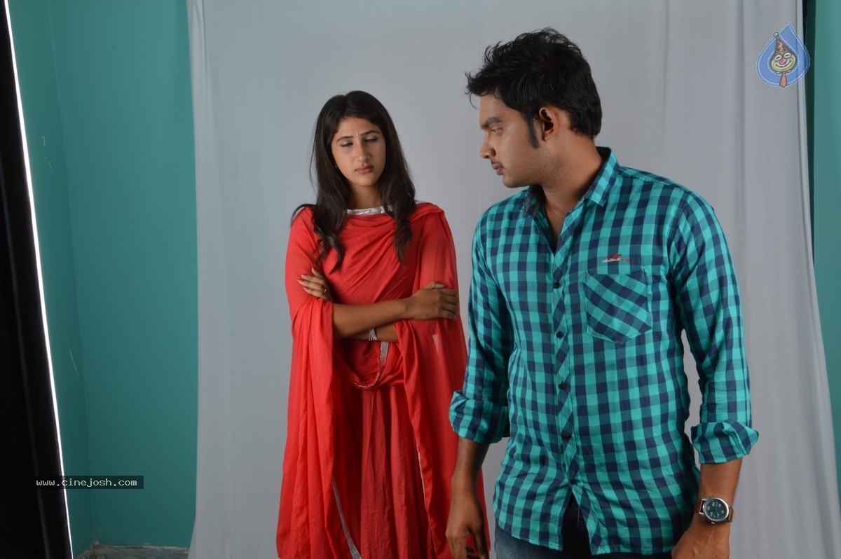 Niluvave Vaalu Kanuladana Movie Stills - 16 / 29 photos