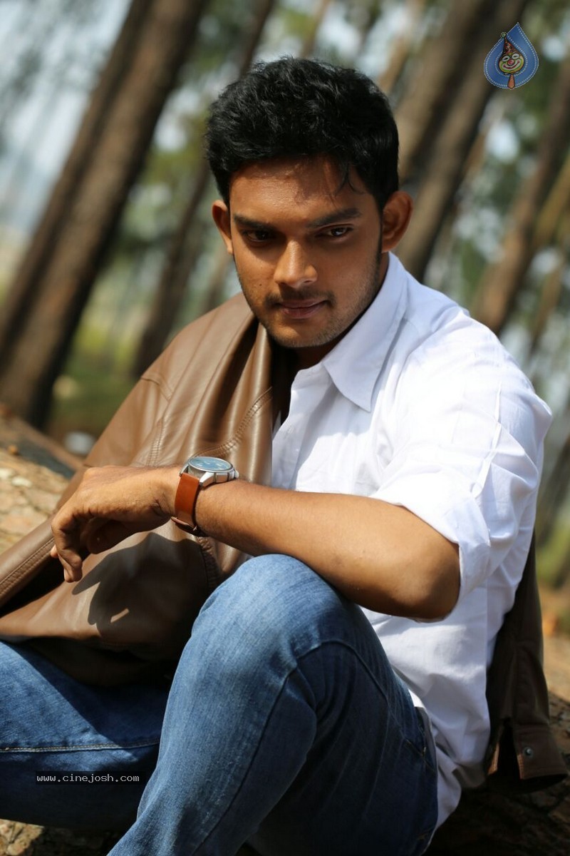 Niluvave Vaalu Kanuladana Movie Stills - 18 / 29 photos
