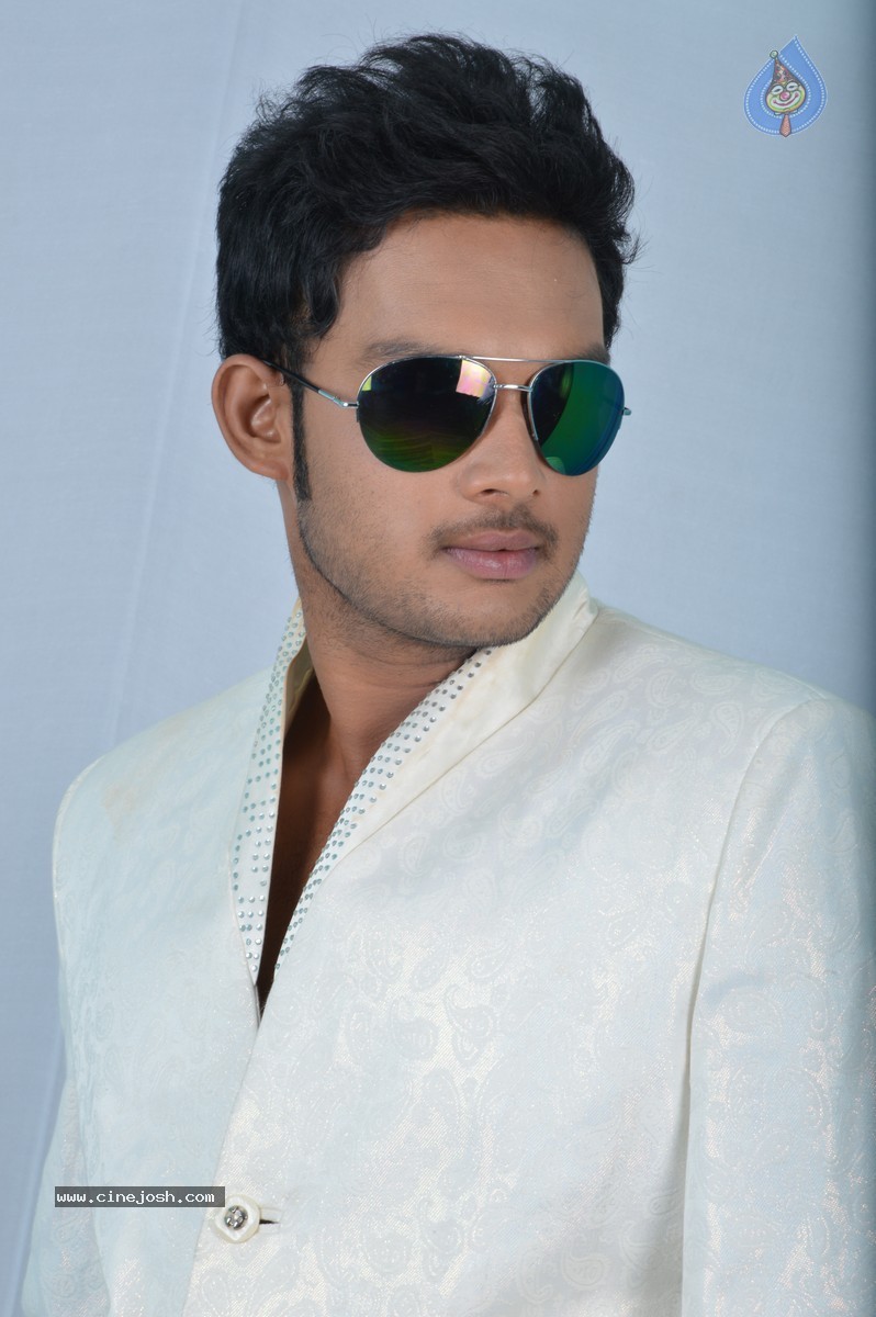 Niluvave Vaalu Kanuladana Movie Stills - 26 / 29 photos