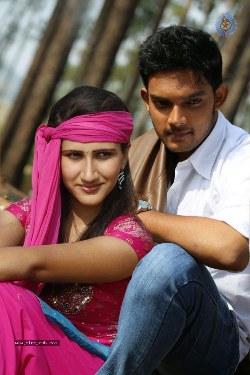 Niluvave Vaalukanuladana Movie Stills - 2 / 6 photos