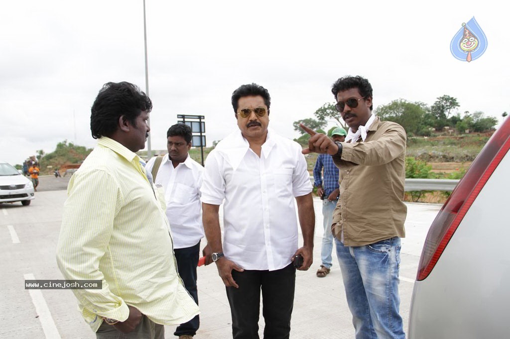 Nimirnthu Nil Tamil Movie New Stills - 10 / 13 photos
